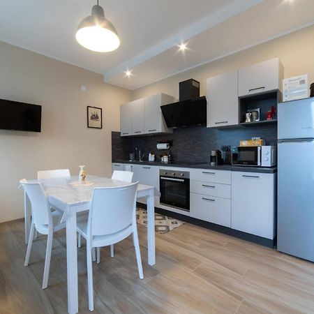 Casa Rubbo - Appartamento 'Como' Nelle Langhe アルバ エクステリア 写真