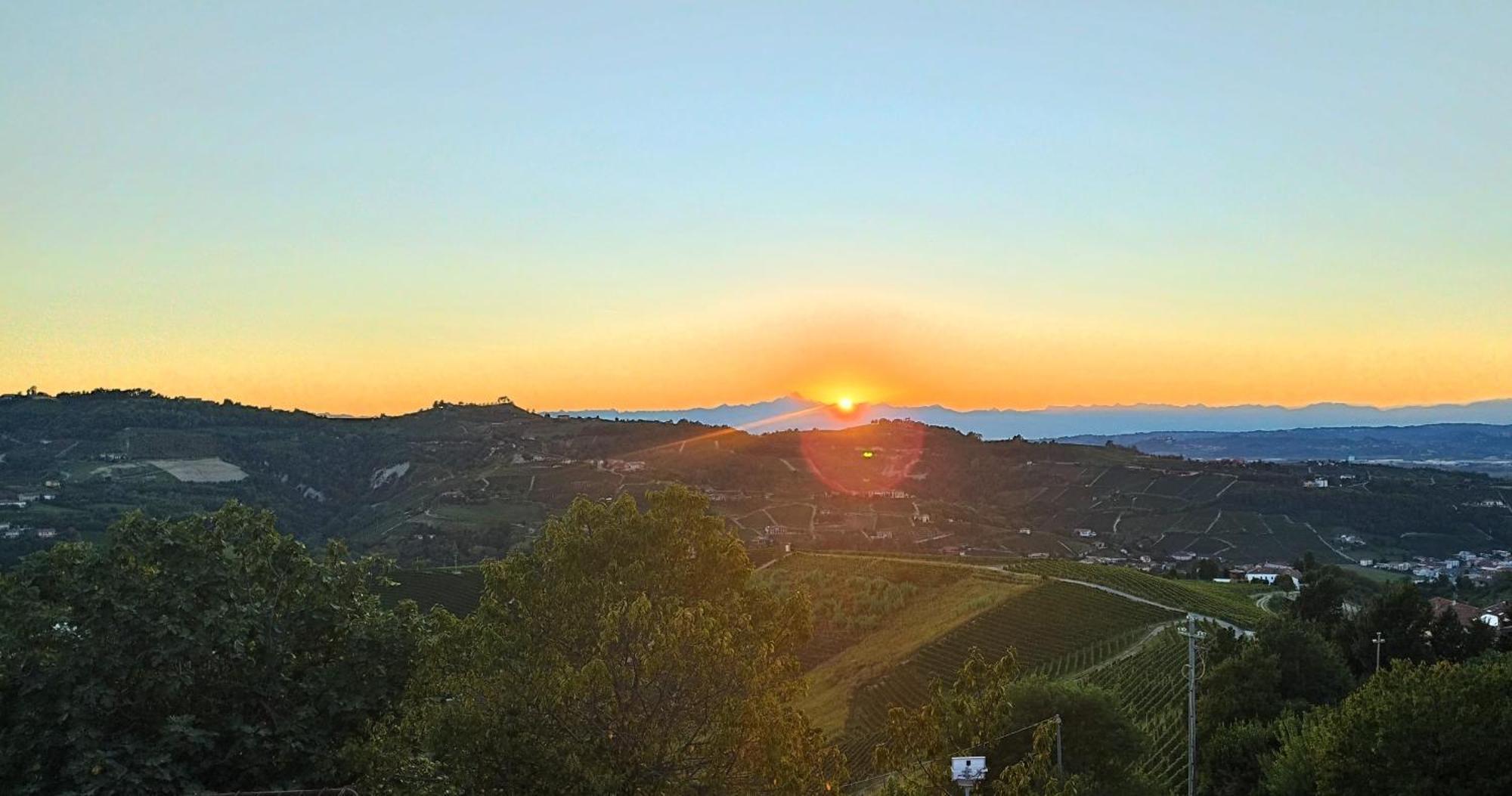 Casa Rubbo - Appartamento 'Como' Nelle Langhe アルバ エクステリア 写真